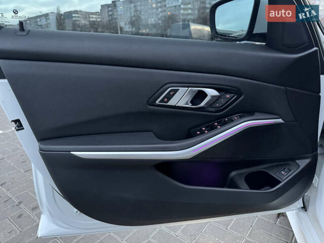 Білий БМВ 3 Серія, об'ємом двигуна 2 л та пробігом 105 тис. км за 26999 $, фото 12 на Automoto.ua