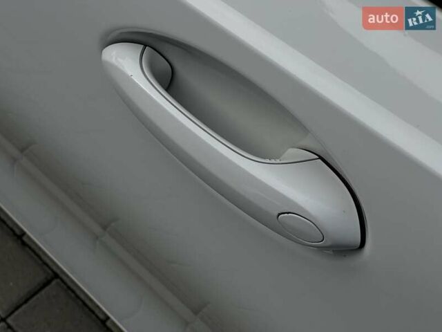 БМВ 3 Серия 2019 в Мукачеве на Automoto.ua Белый БМВ 3 Серия, объемом двигателя 2 л и пробегом 140 тыс. км за 24900 $, фото 15 на Automoto.ua
