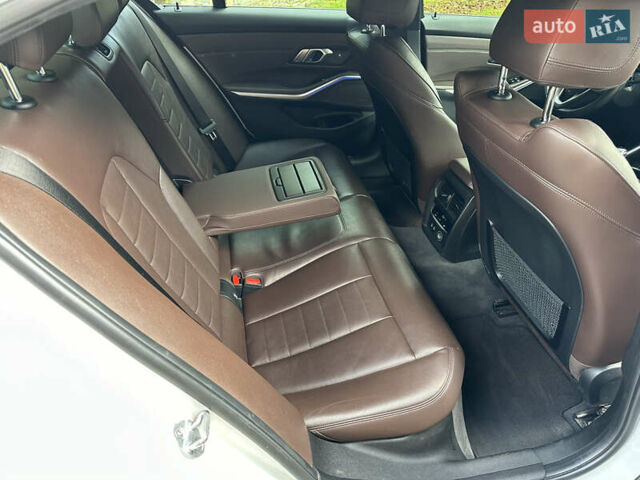 БМВ 3 Серия 2019 в Одессе на Automoto.ua Белый БМВ 3 Серия, объемом двигателя 2 л и пробегом 61 тыс. км за 35000 $, фото 16 на Automoto.ua