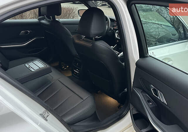 Білий БМВ 3 Серія, об'ємом двигуна 2 л та пробігом 106 тис. км за 30800 $, фото 11 на Automoto.ua