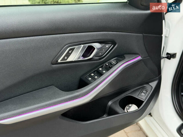 Белый БМВ 3 Серия, объемом двигателя 2 л и пробегом 160 тыс. км за 28000 $, фото 27 на Automoto.ua