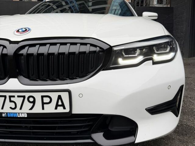 Белый БМВ 3 Серия, объемом двигателя 2 л и пробегом 80 тыс. км за 32900 $, фото 3 на Automoto.ua