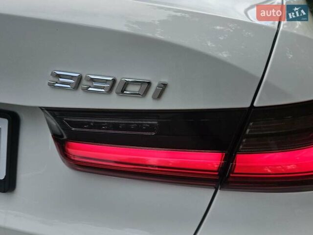 БМВ 3 Серия 2019 в Киеве на Automoto.ua Белый БМВ 3 Серия, объемом двигателя 2 л и пробегом 132 тыс. км за 25950 $, фото 14 на Automoto.ua