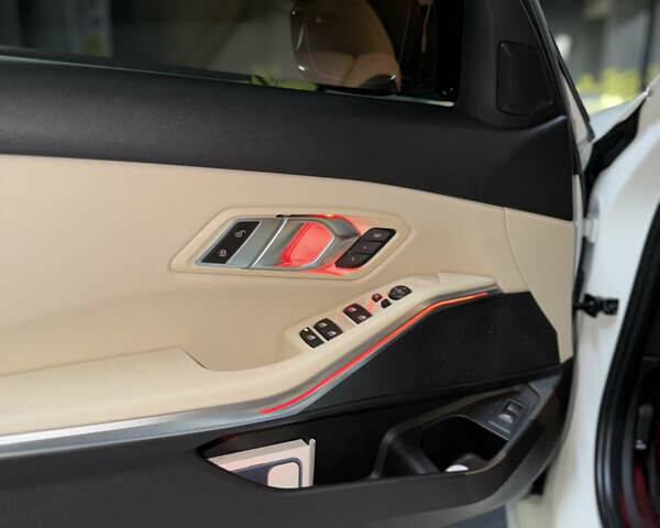 Белый БМВ 3 Серия, объемом двигателя 2 л и пробегом 88 тыс. км за 27900 $, фото 12 на Automoto.ua