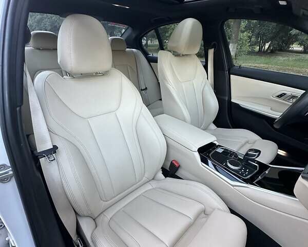 Білий БМВ 3 Серія, об'ємом двигуна 2 л та пробігом 205 тис. км за 25999 $, фото 34 на Automoto.ua