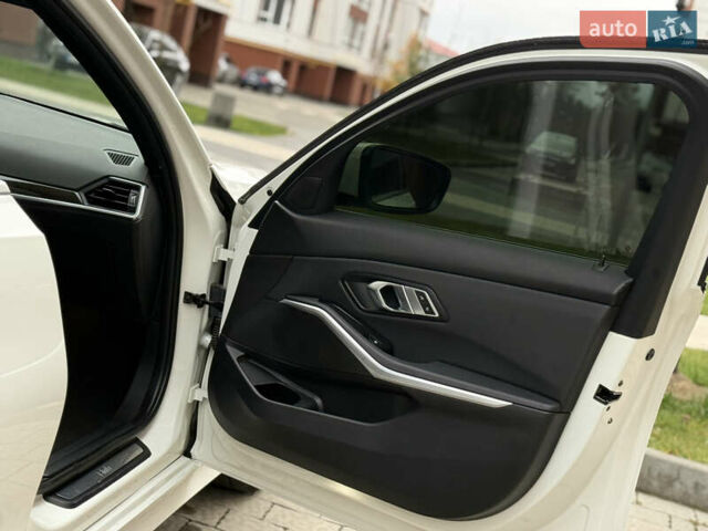 Белый БМВ 3 Серия, объемом двигателя 2 л и пробегом 99 тыс. км за 29999 $, фото 35 на Automoto.ua