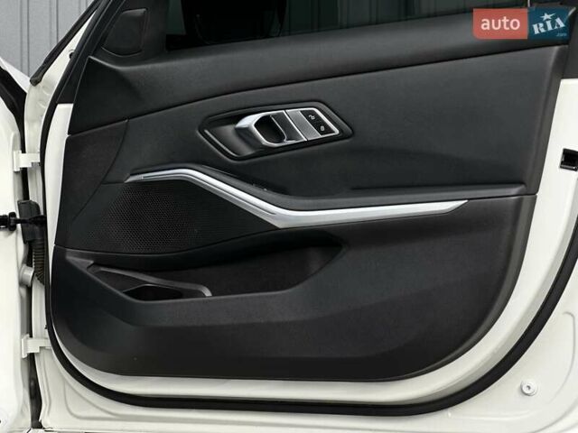 БМВ 3 Серия 2019 в Мукачеве на Automoto.ua Белый БМВ 3 Серия, объемом двигателя 2 л и пробегом 140 тыс. км за 24900 $, фото 44 на Automoto.ua