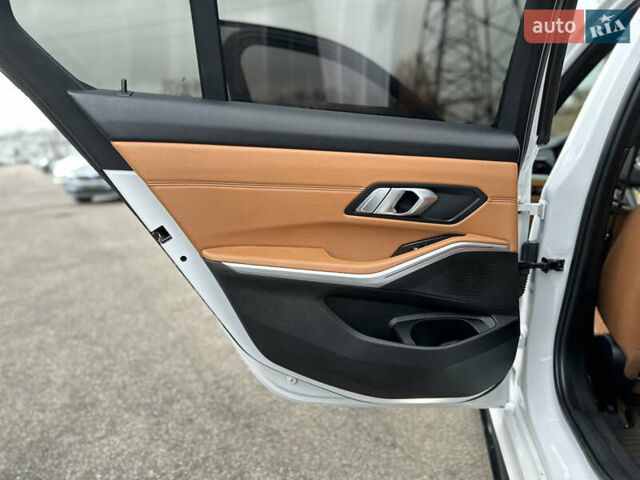 Білий БМВ 3 Серія, об'ємом двигуна 2 л та пробігом 69 тис. км за 30500 $, фото 16 на Automoto.ua