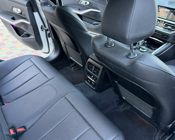 Білий БМВ 3 Серія, об'ємом двигуна 2 л та пробігом 167 тис. км за 25999 $, фото 19 на Automoto.ua