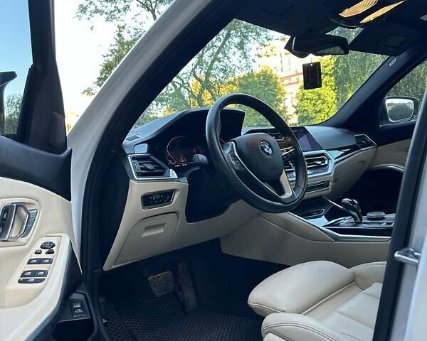 Білий БМВ 3 Серія, об'ємом двигуна 2 л та пробігом 205 тис. км за 25999 $, фото 19 на Automoto.ua