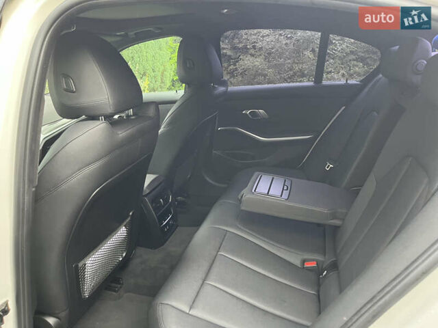 Білий БМВ 3 Серія, об'ємом двигуна 2 л та пробігом 54 тис. км за 27800 $, фото 25 на Automoto.ua