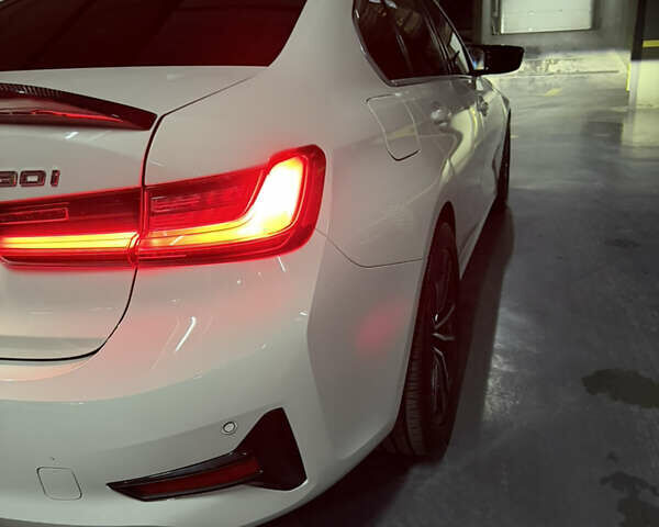 Белый БМВ 3 Серия, объемом двигателя 2 л и пробегом 88 тыс. км за 27900 $, фото 6 на Automoto.ua