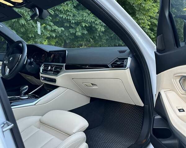 Білий БМВ 3 Серія, об'ємом двигуна 2 л та пробігом 205 тис. км за 25999 $, фото 32 на Automoto.ua