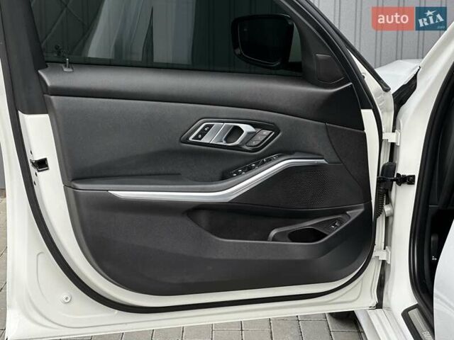 БМВ 3 Серия 2019 в Мукачеве на Automoto.ua Белый БМВ 3 Серия, объемом двигателя 2 л и пробегом 140 тыс. км за 24900 $, фото 26 на Automoto.ua