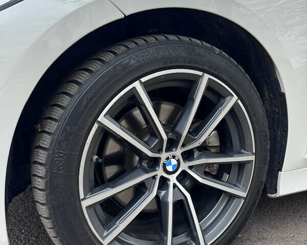 Белый БМВ 3 Серия, объемом двигателя 2 л и пробегом 143 тыс. км за 27499 $, фото 6 на Automoto.ua