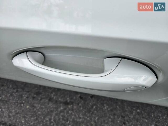 БМВ 3 Серия 2019 в Киеве на Automoto.ua Белый БМВ 3 Серия, объемом двигателя 2 л и пробегом 132 тыс. км за 25950 $, фото 26 на Automoto.ua