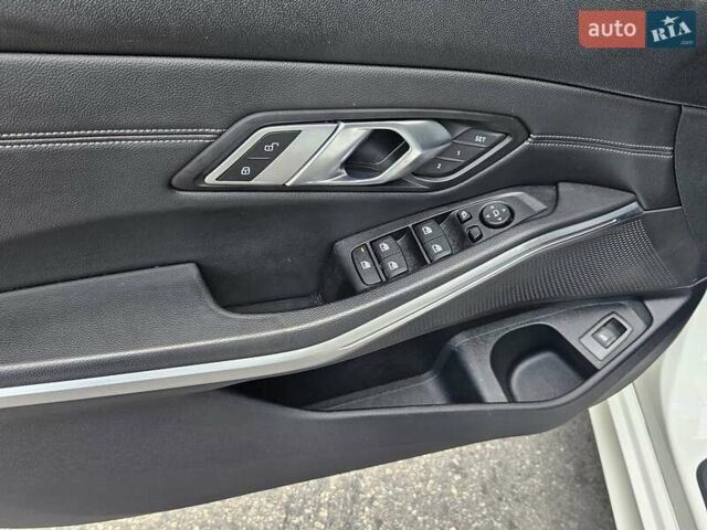 БМВ 3 Серия 2019 в Киеве на Automoto.ua Белый БМВ 3 Серия, объемом двигателя 2 л и пробегом 132 тыс. км за 25950 $, фото 22 на Automoto.ua