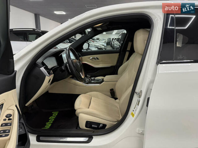 Белый БМВ 3 Серия, объемом двигателя 2 л и пробегом 100 тыс. км за 29999 $, фото 25 на Automoto.ua