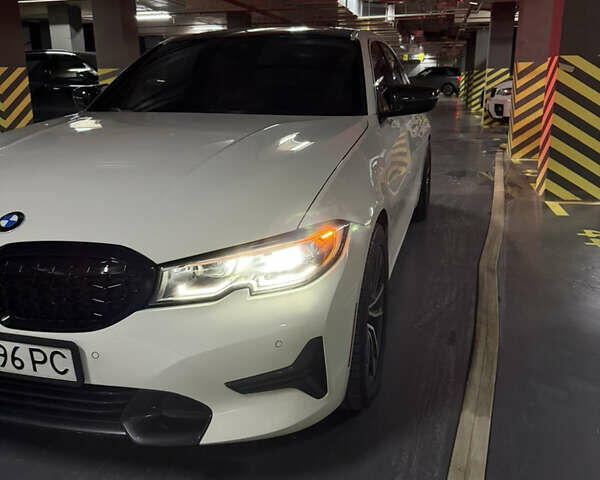 Белый БМВ 3 Серия, объемом двигателя 2 л и пробегом 88 тыс. км за 27900 $, фото 1 на Automoto.ua