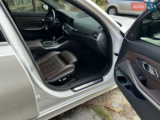 БМВ 3 Серия 2019 в Одессе на Automoto.ua Белый БМВ 3 Серия, объемом двигателя 2 л и пробегом 61 тыс. км за 35000 $, фото 4 на Automoto.ua