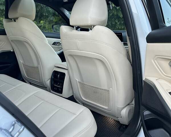 Білий БМВ 3 Серія, об'ємом двигуна 2 л та пробігом 205 тис. км за 25999 $, фото 31 на Automoto.ua