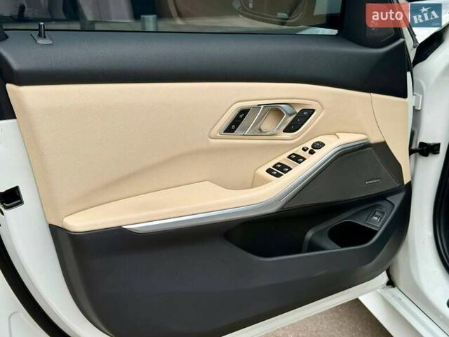 БМВ 3 Серия 2019 в Киеве на Automoto.ua Белый БМВ 3 Серия, объемом двигателя 2 л и пробегом 65 тыс. км за 29999 $, фото 17 на Automoto.ua