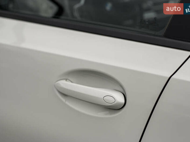 Белый БМВ 3 Серия, объемом двигателя 2 л и пробегом 163 тыс. км за 32500 $, фото 10 на Automoto.ua