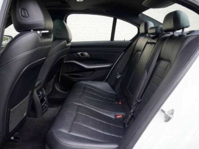 Білий БМВ 3 Серія, об'ємом двигуна 3 л та пробігом 66 тис. км за 15000 $, фото 11 на Automoto.ua