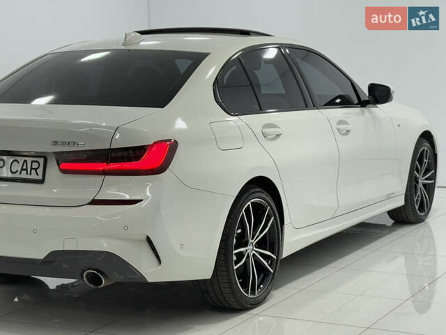 Білий БМВ 3 Серія, об'ємом двигуна 2 л та пробігом 29 тис. км за 35500 $, фото 12 на Automoto.ua
