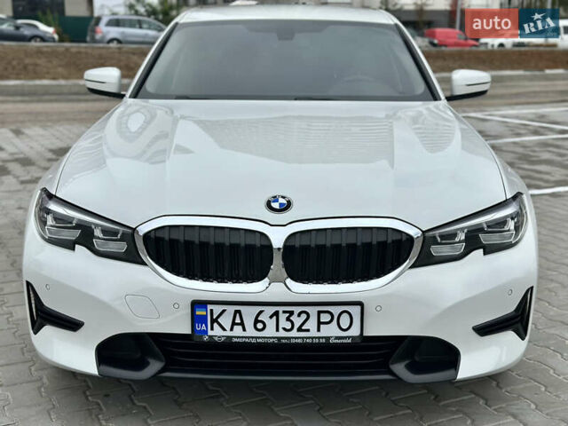 Белый БМВ 3 Серия, объемом двигателя 2 л и пробегом 53 тыс. км за 28700 $, фото 1 на Automoto.ua