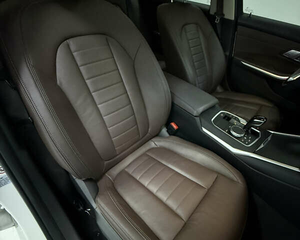 Білий БМВ 3 Серія, об'ємом двигуна 2 л та пробігом 36 тис. км за 35500 $, фото 21 на Automoto.ua