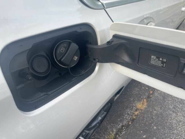 Білий БМВ 3 Серія, об'ємом двигуна 2 л та пробігом 47 тис. км за 17800 $, фото 10 на Automoto.ua