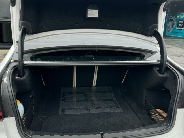 Білий БМВ 3 Серія, об'ємом двигуна 2 л та пробігом 52 тис. км за 31000 $, фото 6 на Automoto.ua