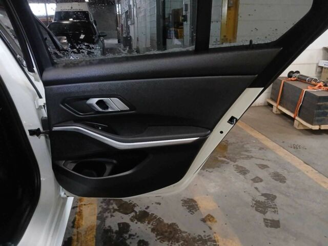 Белый БМВ 3 Серия, объемом двигателя 2 л и пробегом 60 тыс. км за 16500 $, фото 5 на Automoto.ua