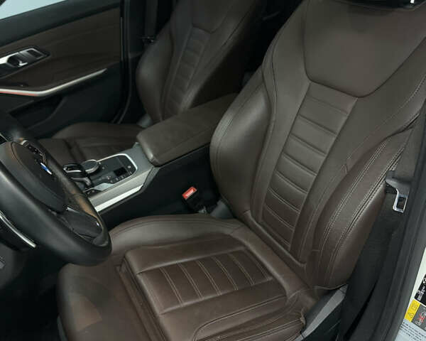 Білий БМВ 3 Серія, об'ємом двигуна 2 л та пробігом 29 тис. км за 35500 $, фото 17 на Automoto.ua