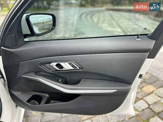 Белый БМВ 3 Серия, объемом двигателя 2 л и пробегом 116 тыс. км за 27500 $, фото 44 на Automoto.ua