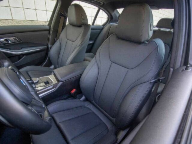 БМВ 3 Серия 2020 в Ровно на Automoto.ua Белый БМВ 3 Серия, объемом двигателя 3 л и пробегом 40 тыс. км за 30300 $, фото 12 на Automoto.ua