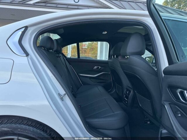 Белый БМВ 3 Серия, объемом двигателя 2 л и пробегом 27 тыс. км за 9200 $, фото 6 на Automoto.ua