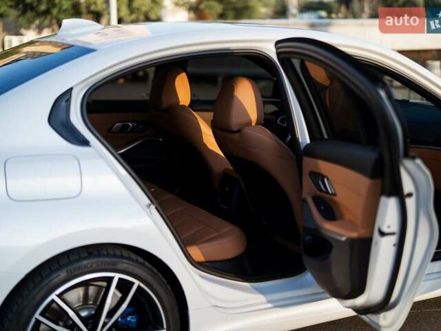 Білий БМВ 3 Серія, об'ємом двигуна 3 л та пробігом 61 тис. км за 51000 $, фото 16 на Automoto.ua