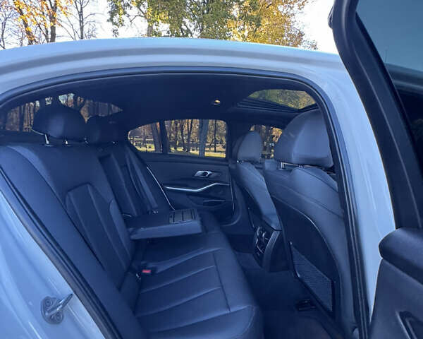 БМВ 3 Серія 2021 у Києві на Automoto.ua Білий БМВ 3 Серія, об'ємом двигуна 0 л та пробігом 23 тис. км за 28888 $, фото 27 на Automoto.ua