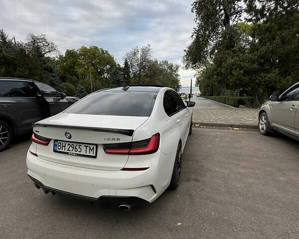 Белый БМВ 3 Серия, объемом двигателя 2 л и пробегом 47 тыс. км за 27900 $, фото 1 на Automoto.ua