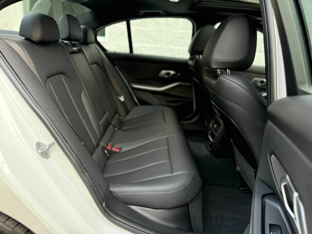 БМВ 3 Серия 2021 в Кривом Роге на Automoto.ua Белый БМВ 3 Серия, объемом двигателя 3 л и пробегом 28 тыс. км за 15400 $, фото 11 на Automoto.ua