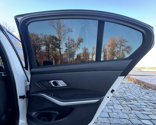БМВ 3 Серія 2021 у Києві на Automoto.ua Білий БМВ 3 Серія, об'ємом двигуна 0 л та пробігом 23 тис. км за 28888 $, фото 46 на Automoto.ua
