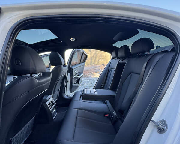 БМВ 3 Серія 2021 у Києві на Automoto.ua Білий БМВ 3 Серія, об'ємом двигуна 0 л та пробігом 23 тис. км за 28888 $, фото 79 на Automoto.ua