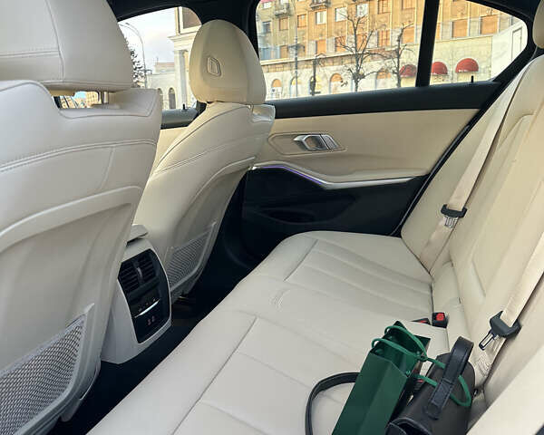 Білий БМВ 3 Серія, об'ємом двигуна 2 л та пробігом 54 тис. км за 32500 $, фото 16 на Automoto.ua