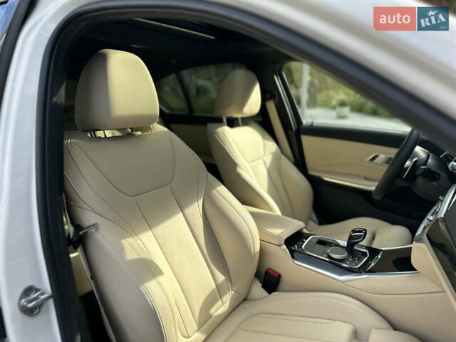 БМВ 3 Серия 2021 в Львове на Automoto.ua Белый БМВ 3 Серия, объемом двигателя 2 л и пробегом 49 тыс. км за 32000 $, фото 6 на Automoto.ua