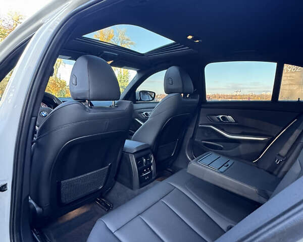 БМВ 3 Серія 2021 у Києві на Automoto.ua Білий БМВ 3 Серія, об'ємом двигуна 0 л та пробігом 23 тис. км за 28888 $, фото 110 на Automoto.ua