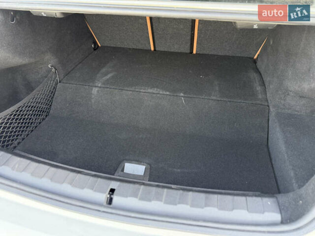 Белый БМВ 3 Серия, объемом двигателя 2 л и пробегом 114 тыс. км за 38000 $, фото 12 на Automoto.ua