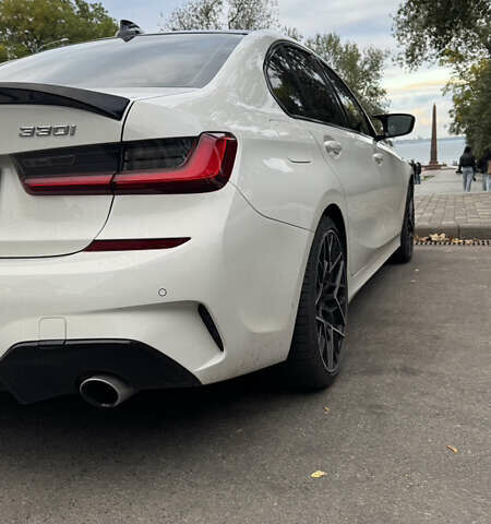 Белый БМВ 3 Серия, объемом двигателя 2 л и пробегом 47 тыс. км за 27900 $, фото 4 на Automoto.ua