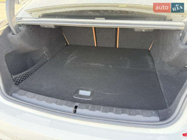 Белый БМВ 3 Серия, объемом двигателя 2 л и пробегом 114 тыс. км за 38000 $, фото 11 на Automoto.ua